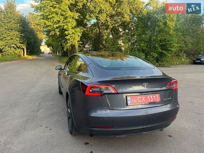 Седан Tesla Model 3 2023 в Львове