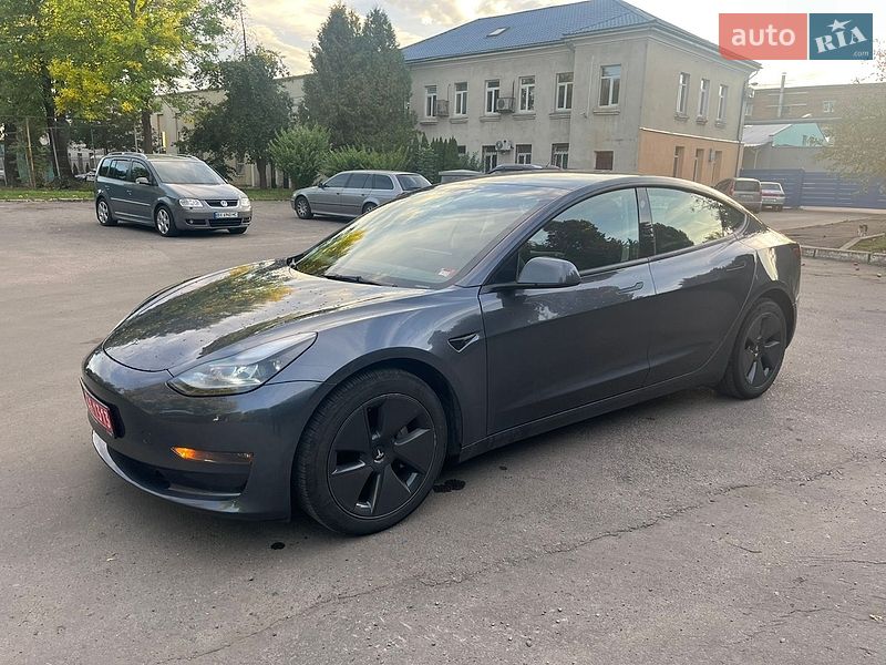 Седан Tesla Model 3 2023 в Львове