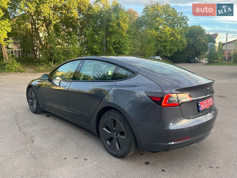 Седан Tesla Model 3 2023 в Львове