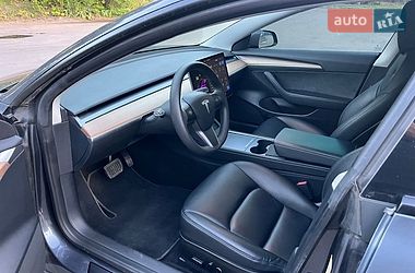 Седан Tesla Model 3 2023 в Львове