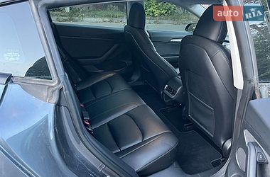 Седан Tesla Model 3 2023 в Львове