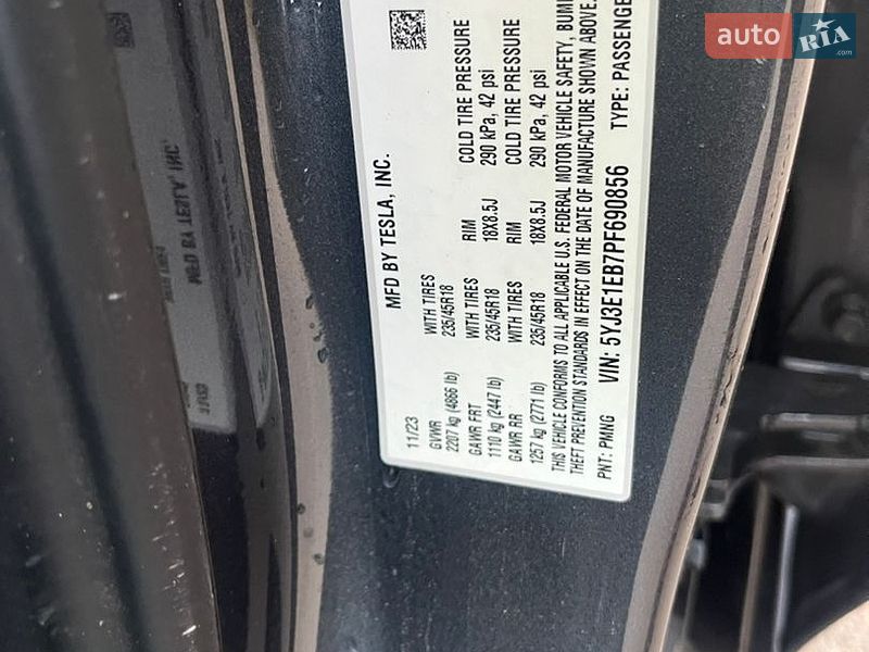 Седан Tesla Model 3 2023 в Львове