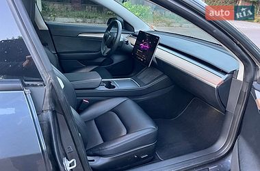 Седан Tesla Model 3 2023 в Львове
