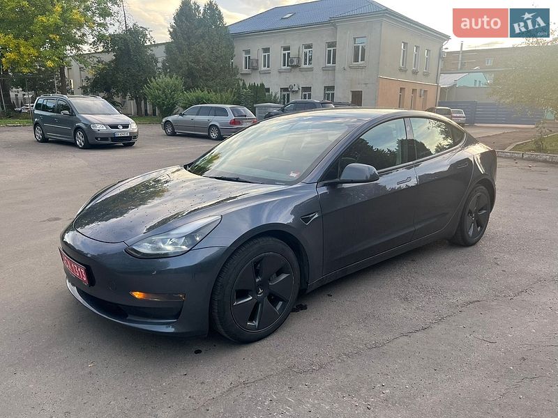 Седан Tesla Model 3 2023 в Львове
