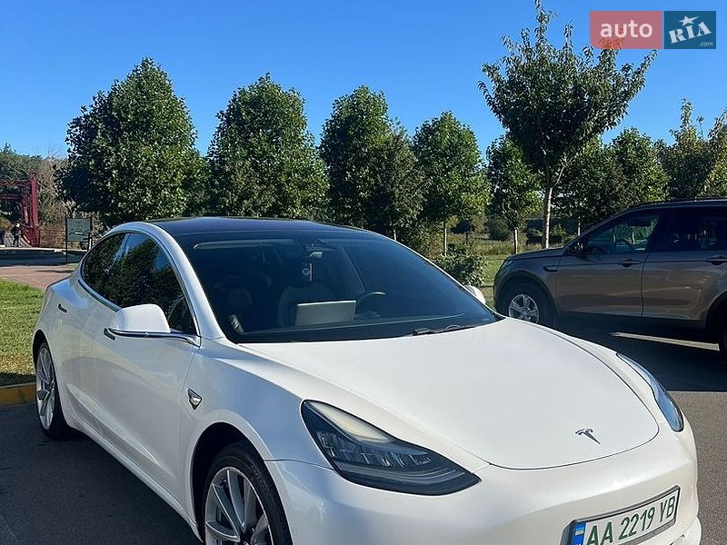 Седан Tesla Model 3 2017 в Києві