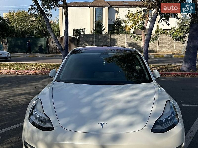 Седан Tesla Model 3 2017 в Києві