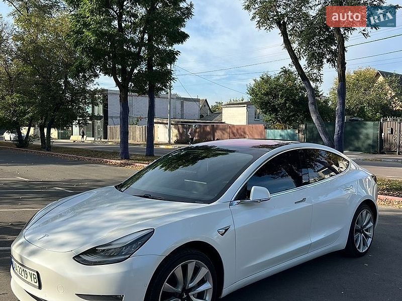 Седан Tesla Model 3 2017 в Києві