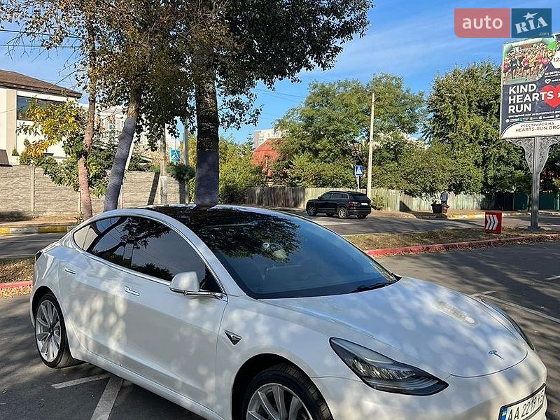 Седан Tesla Model 3 2017 в Києві