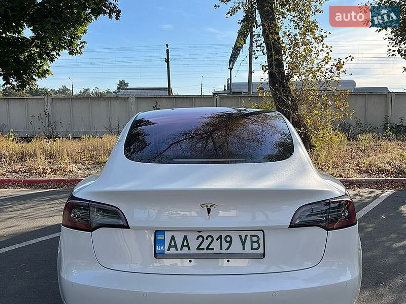 Седан Tesla Model 3 2017 в Києві