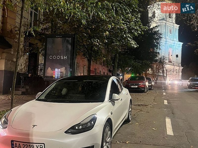 Седан Tesla Model 3 2017 в Києві