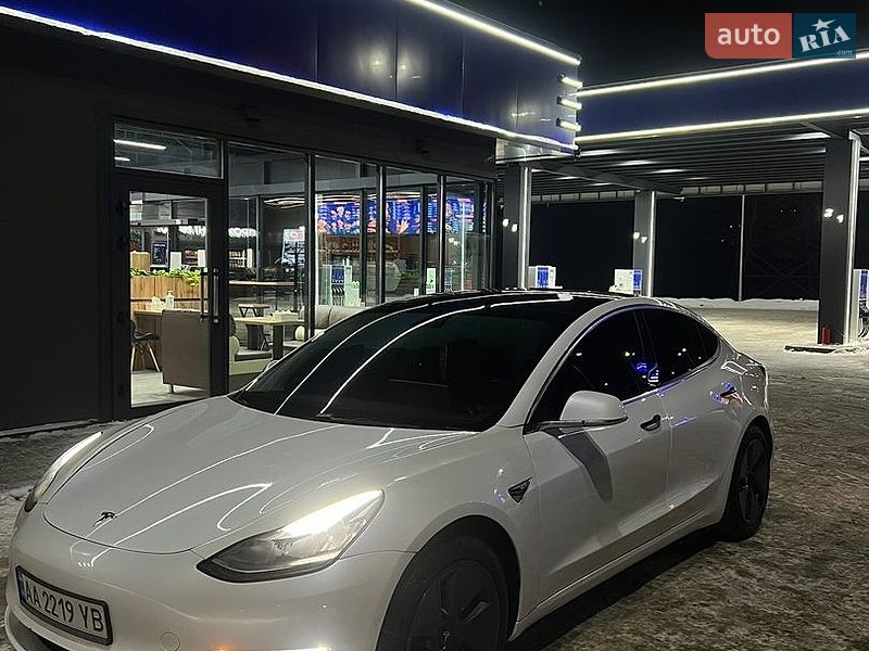 Седан Tesla Model 3 2017 в Києві