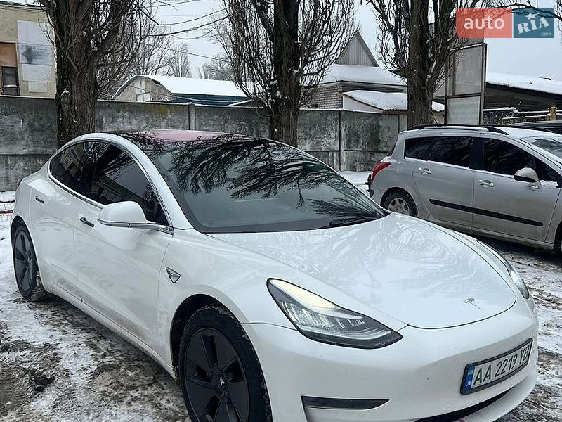 Седан Tesla Model 3 2017 в Києві