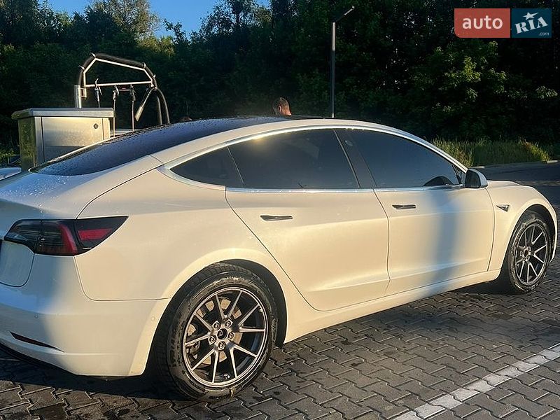 Седан Tesla Model 3 2017 в Києві