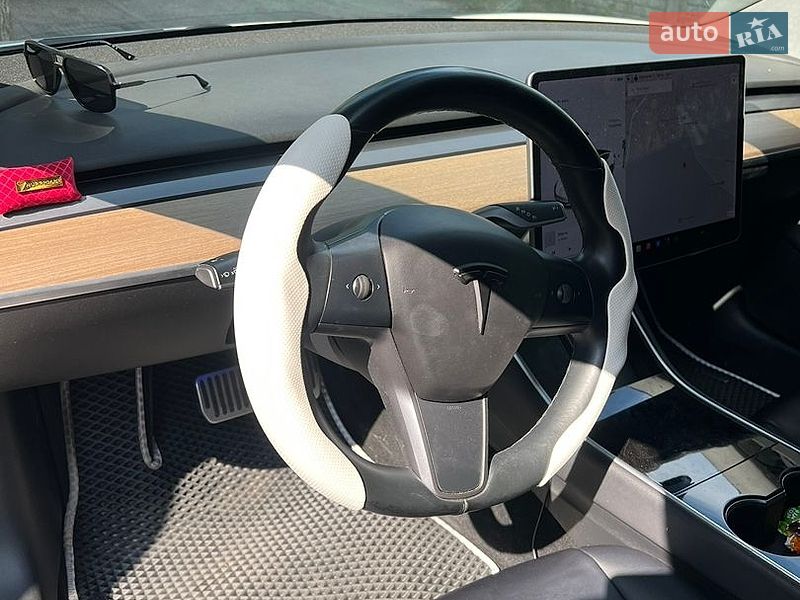 Седан Tesla Model 3 2017 в Києві