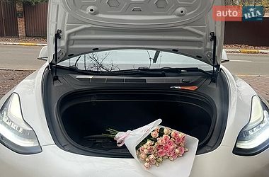 Седан Tesla Model 3 2017 в Києві
