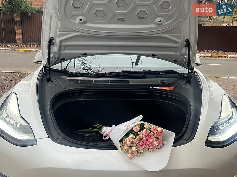 Седан Tesla Model 3 2017 в Києві