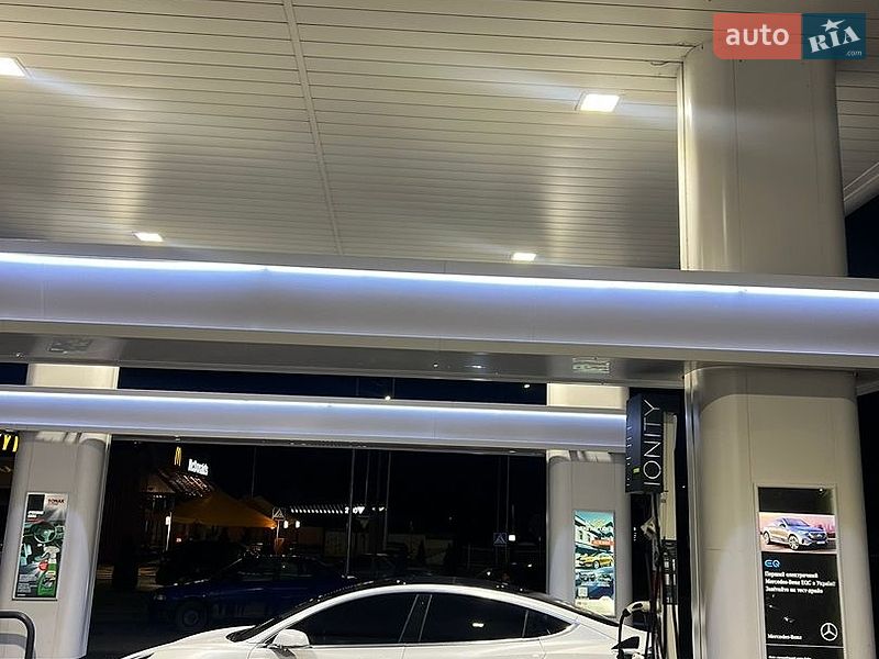 Седан Tesla Model 3 2017 в Києві