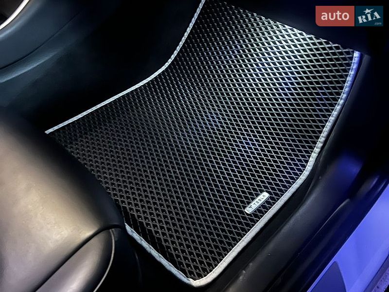 Седан Tesla Model 3 2017 в Києві