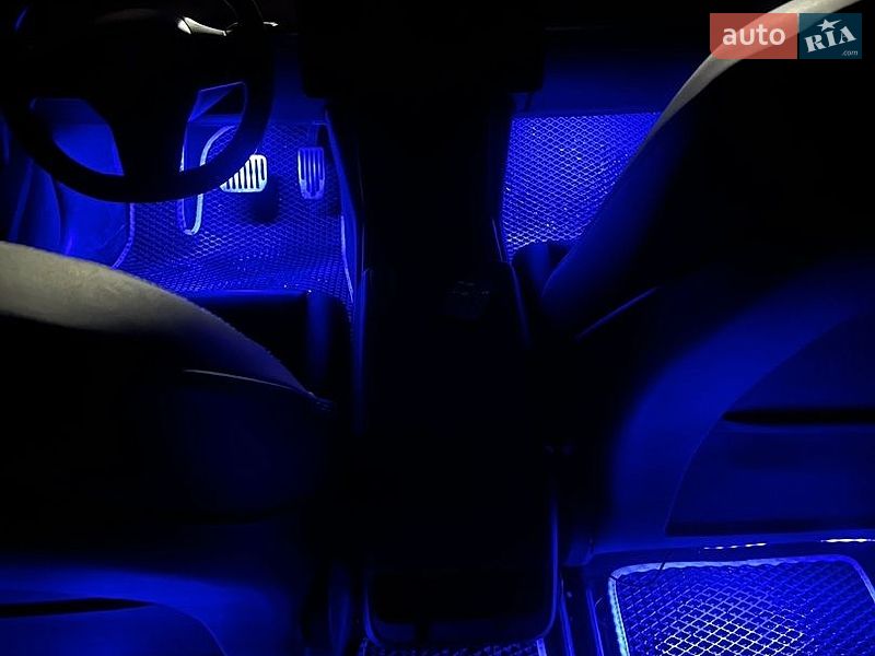 Седан Tesla Model 3 2017 в Києві