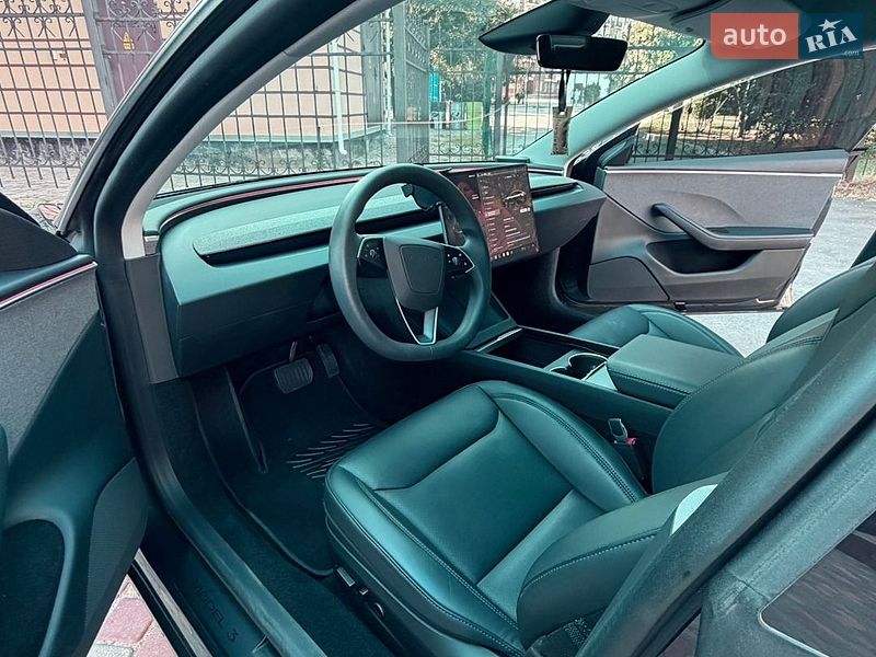 Седан Tesla Model 3 2024 в Одессе