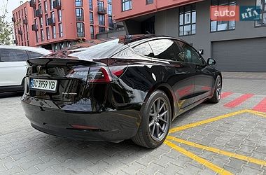Седан Tesla Model 3 2022 в Львове