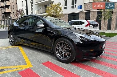 Седан Tesla Model 3 2022 в Львове
