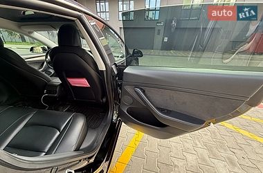 Седан Tesla Model 3 2022 в Львове