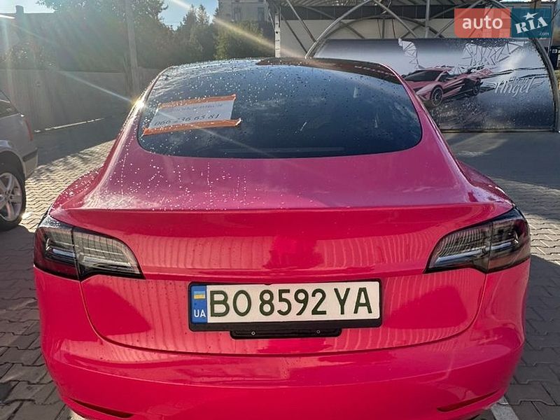 Седан Tesla Model 3 2023 в Монастыриске