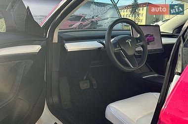 Седан Tesla Model 3 2023 в Монастыриске