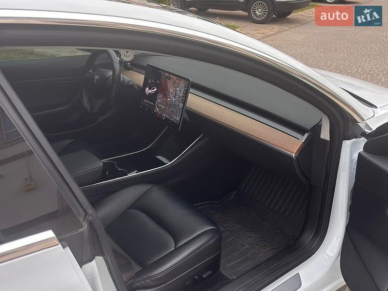 Седан Tesla Model 3 2018 в Борисполі