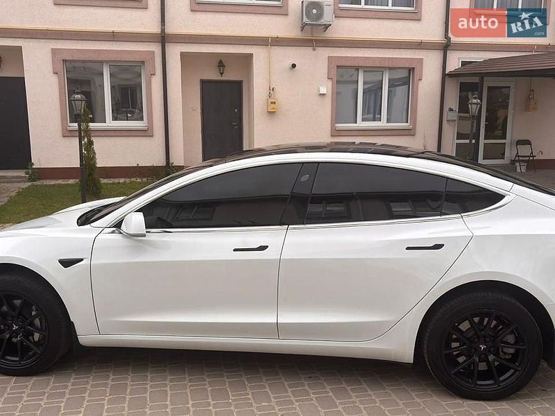 Седан Tesla Model 3 2018 в Борисполі