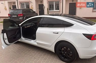 Седан Tesla Model 3 2018 в Борисполі