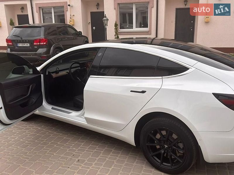 Седан Tesla Model 3 2018 в Борисполі