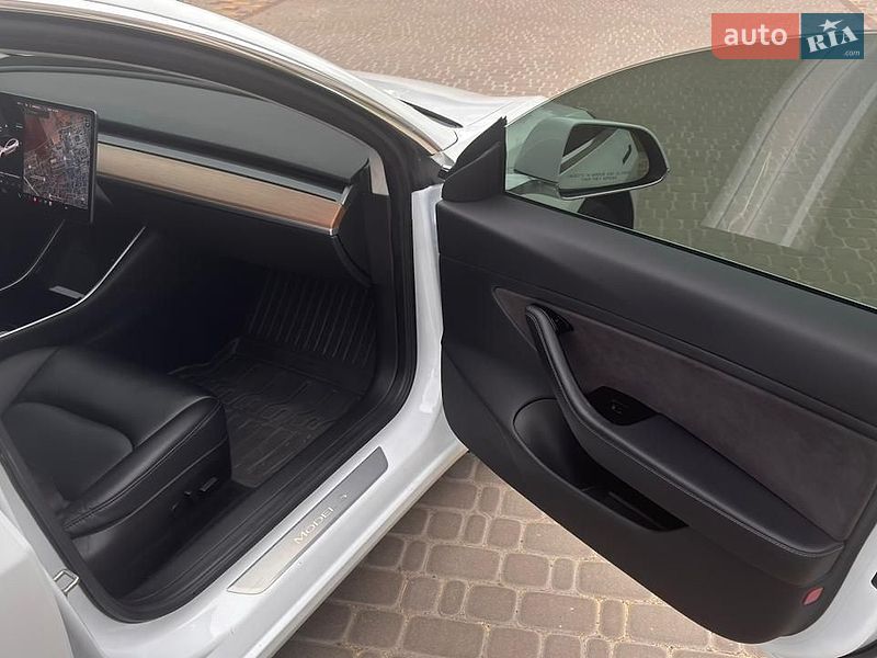 Седан Tesla Model 3 2018 в Борисполі