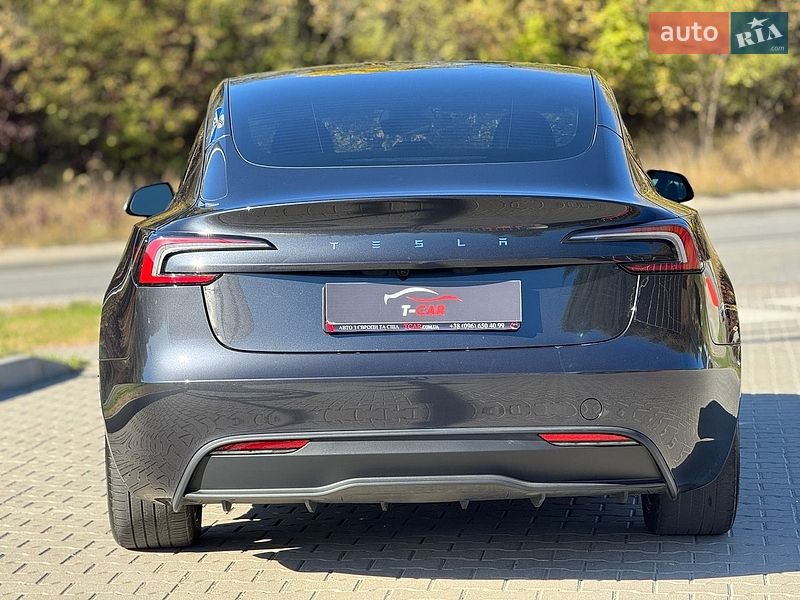 Седан Tesla Model 3 2024 в Тернополі