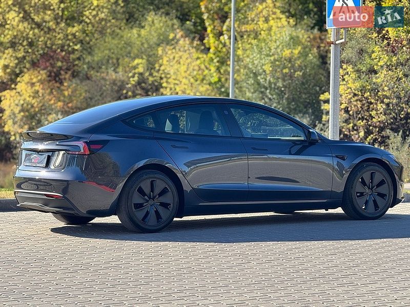 Седан Tesla Model 3 2024 в Тернополі