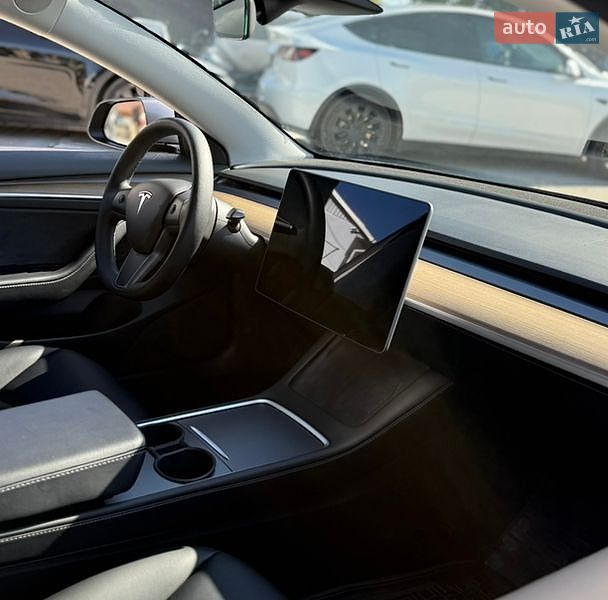 Седан Tesla Model 3 2021 в Вінниці
