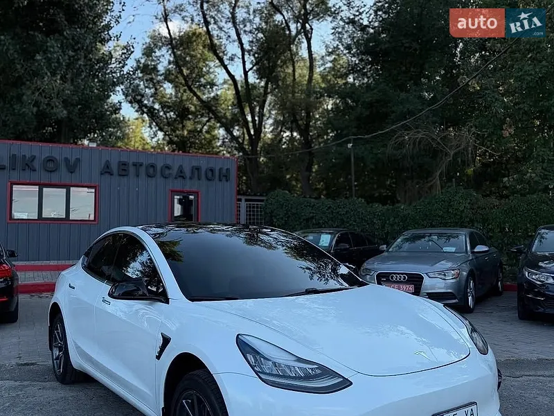 Tesla Model 3 2020