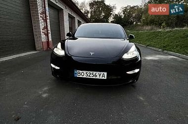 Седан Tesla Model 3 2022 в Винниках