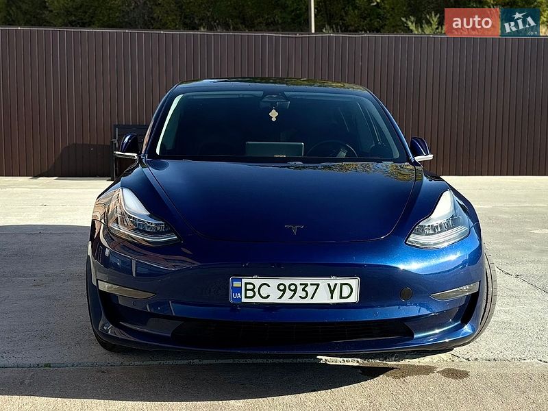 Седан Tesla Model 3 2019 в Львові