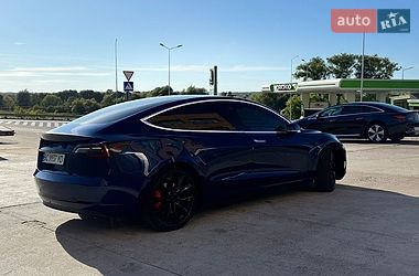 Седан Tesla Model 3 2019 в Львові