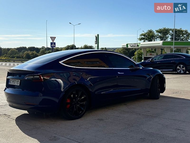 Седан Tesla Model 3 2019 в Львові