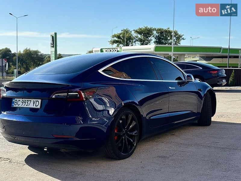 Седан Tesla Model 3 2019 в Львові