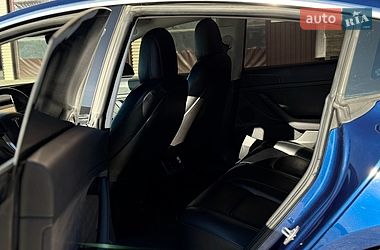 Седан Tesla Model 3 2019 в Львові