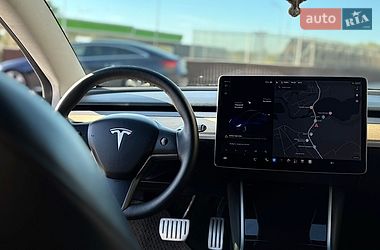 Седан Tesla Model 3 2019 в Львові