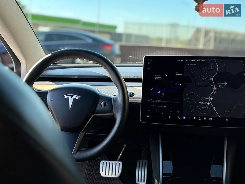 Седан Tesla Model 3 2019 в Львові