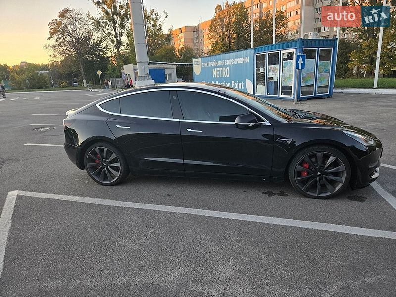 Седан Tesla Model 3 2020 в Львове