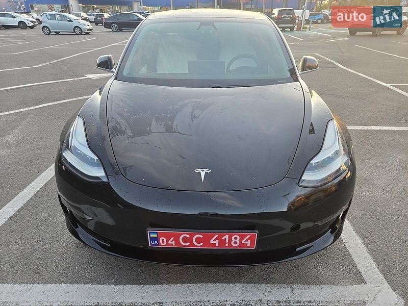 Седан Tesla Model 3 2020 в Львове