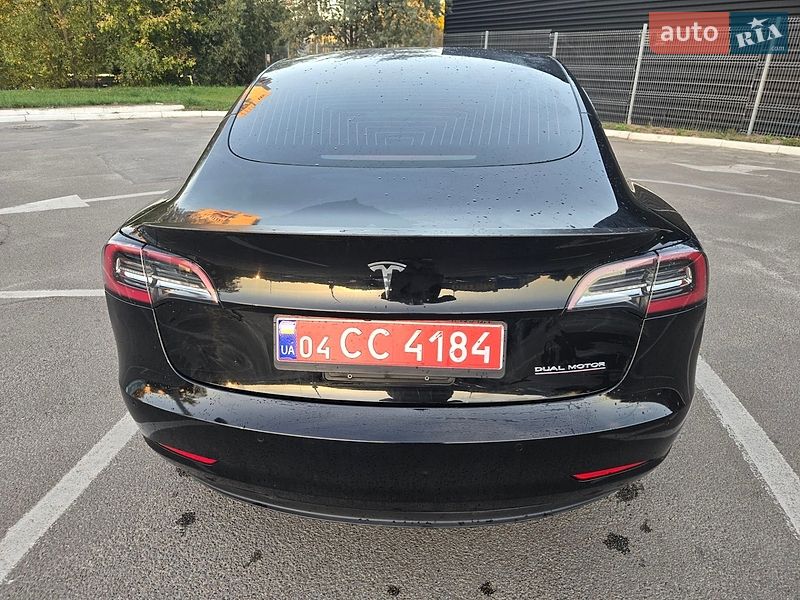 Седан Tesla Model 3 2020 в Львове