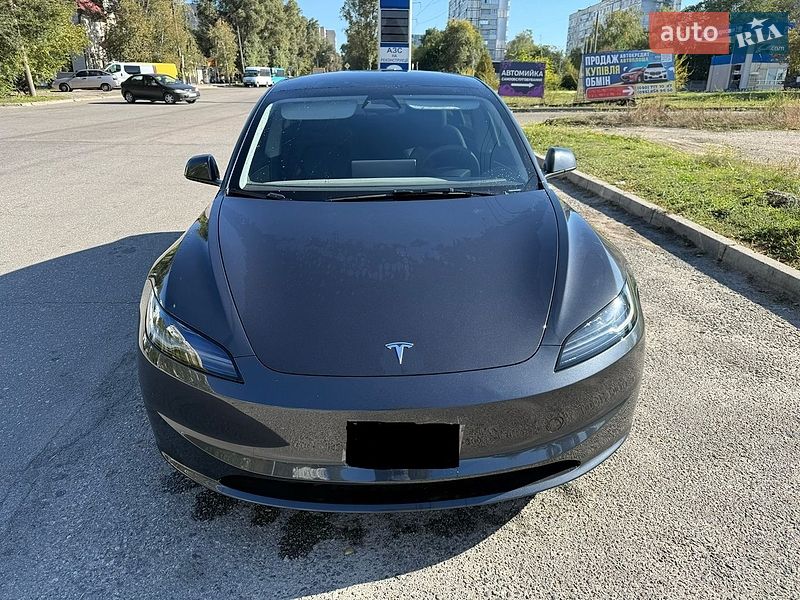 Tesla Model 3 2025